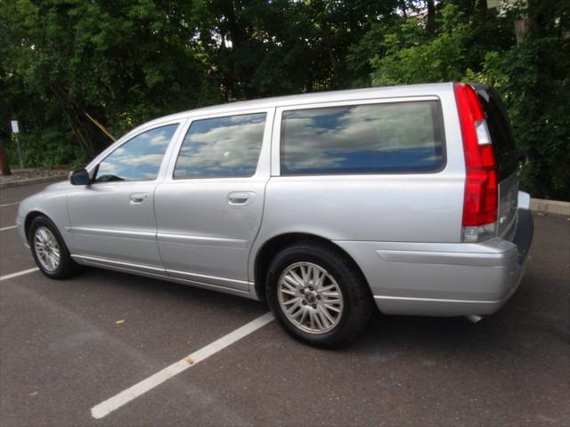 used 2005 Volvo V70 car, priced at $3,095