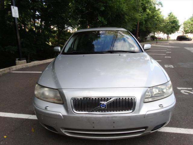 used 2005 Volvo V70 car, priced at $2,595