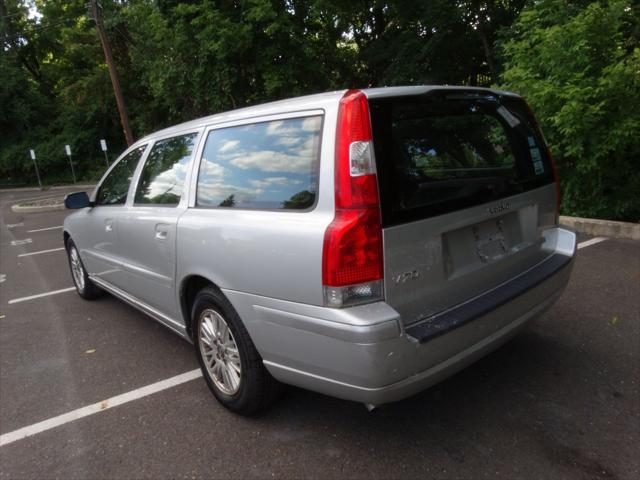 used 2005 Volvo V70 car, priced at $3,095