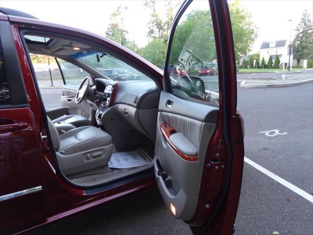 used 2006 Toyota Sienna car, priced at $5,295