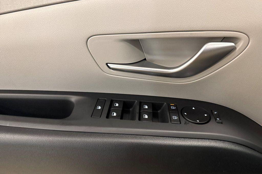 new 2025 Hyundai TUCSON Hybrid car, priced at $33,000