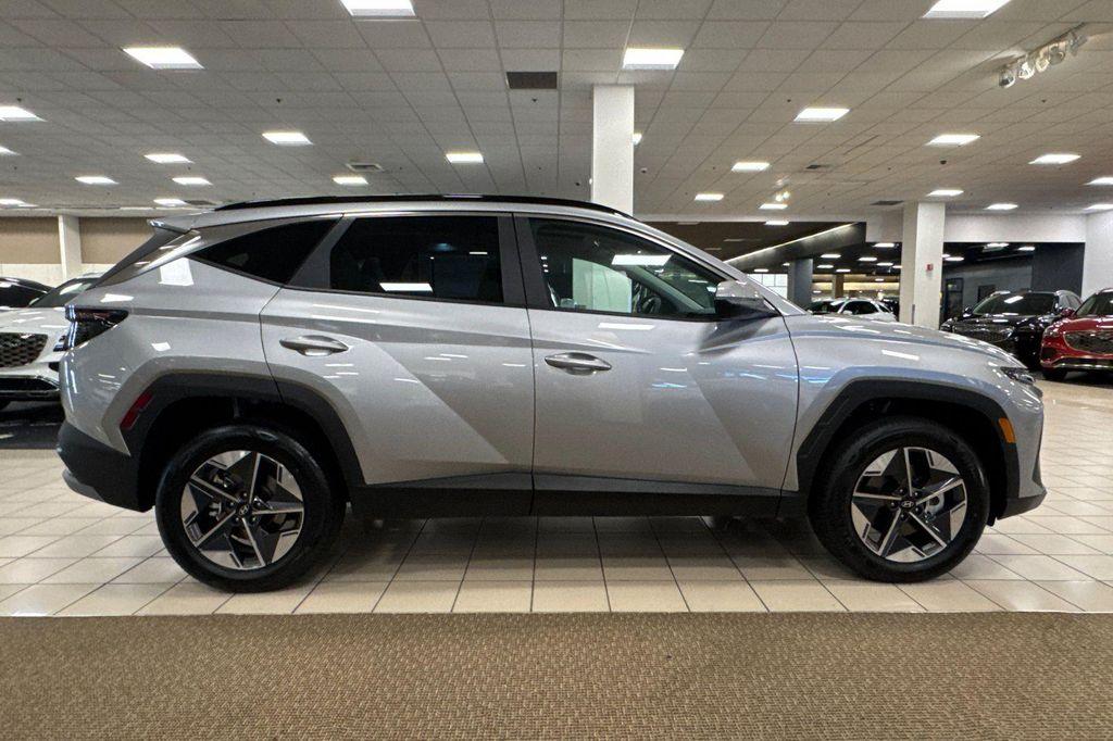 new 2025 Hyundai TUCSON Hybrid car, priced at $33,000