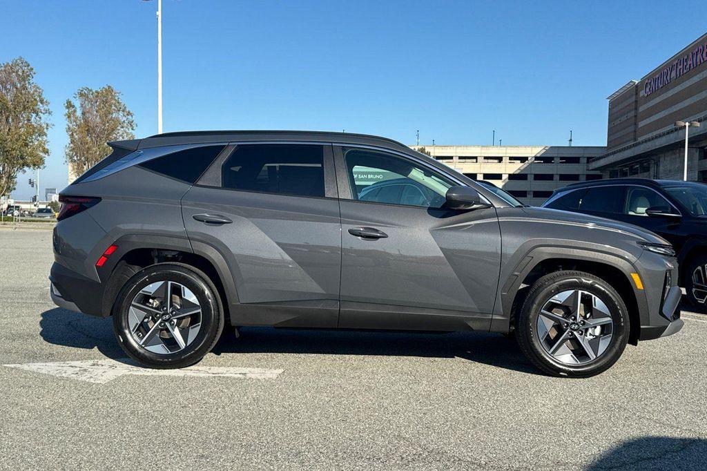 new 2026 Hyundai TUCSON Hybrid car, priced at $31,675