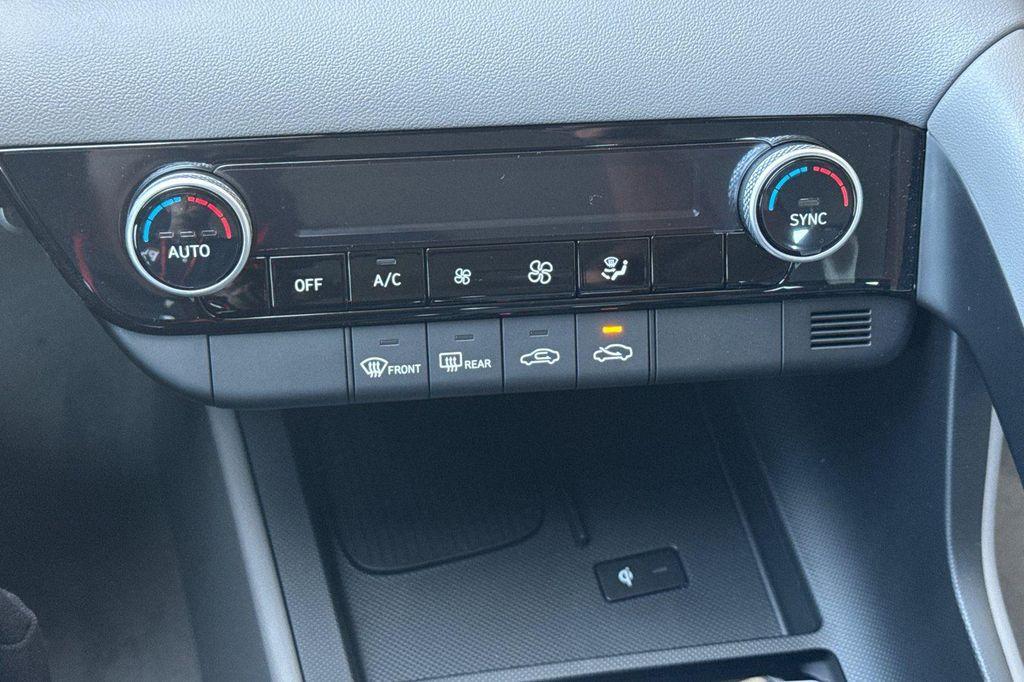 new 2025 Hyundai Elantra car, priced at $22,285