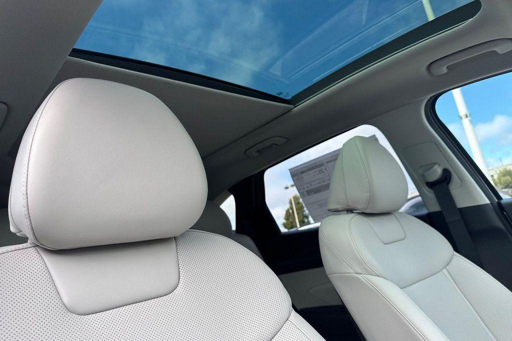 new 2025 Hyundai TUCSON Hybrid car, priced at $32,980