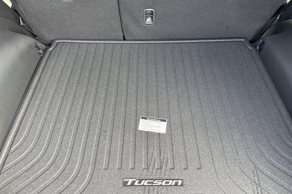 new 2025 Hyundai TUCSON Hybrid car, priced at $32,980
