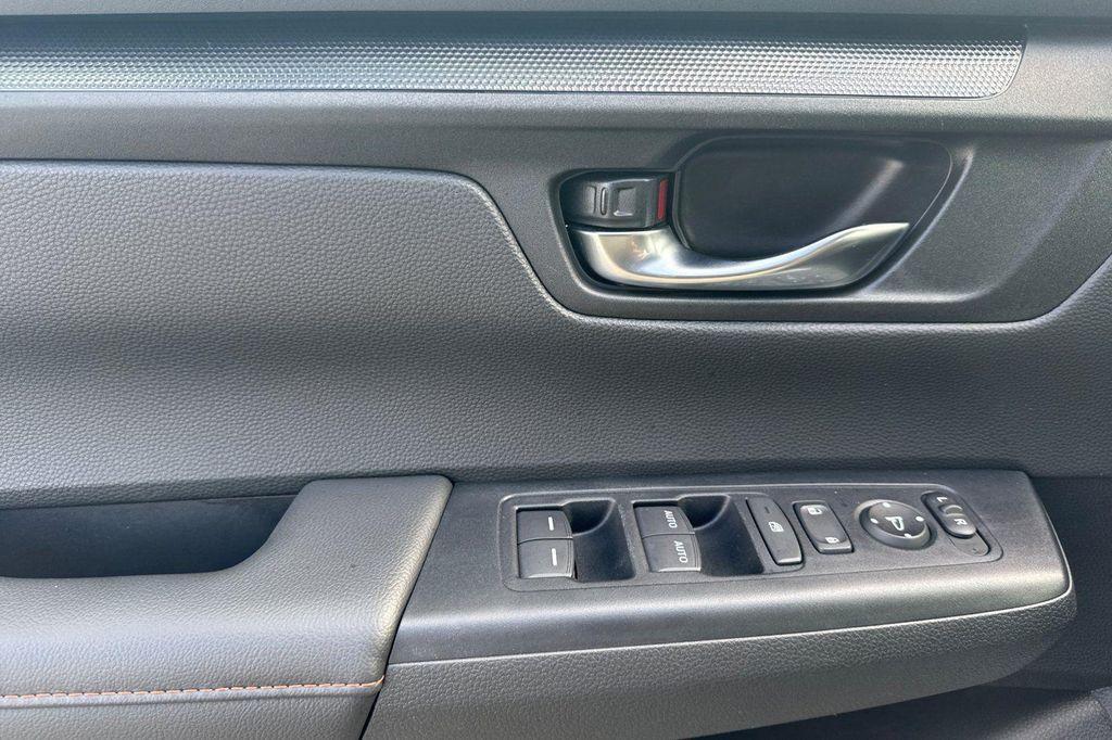 used 2025 Honda CR-V Hybrid car, priced at $30,614