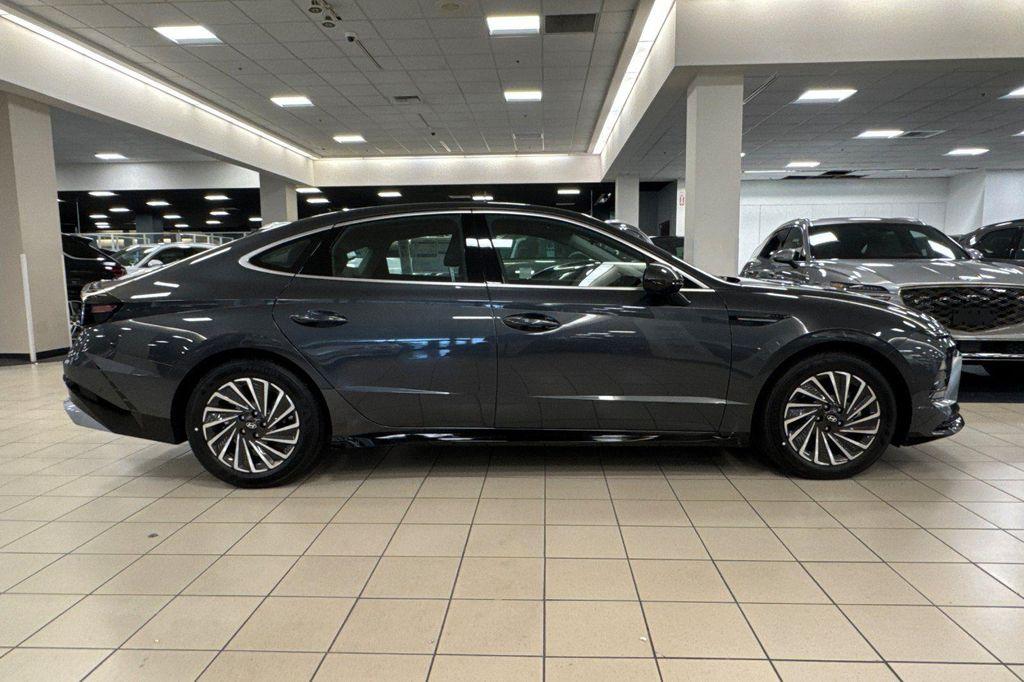 new 2025 Hyundai Sonata Hybrid car, priced at $35,540