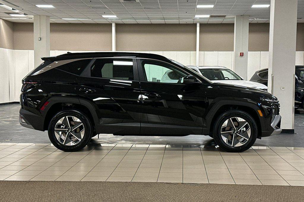 new 2025 Hyundai TUCSON Hybrid car, priced at $32,100