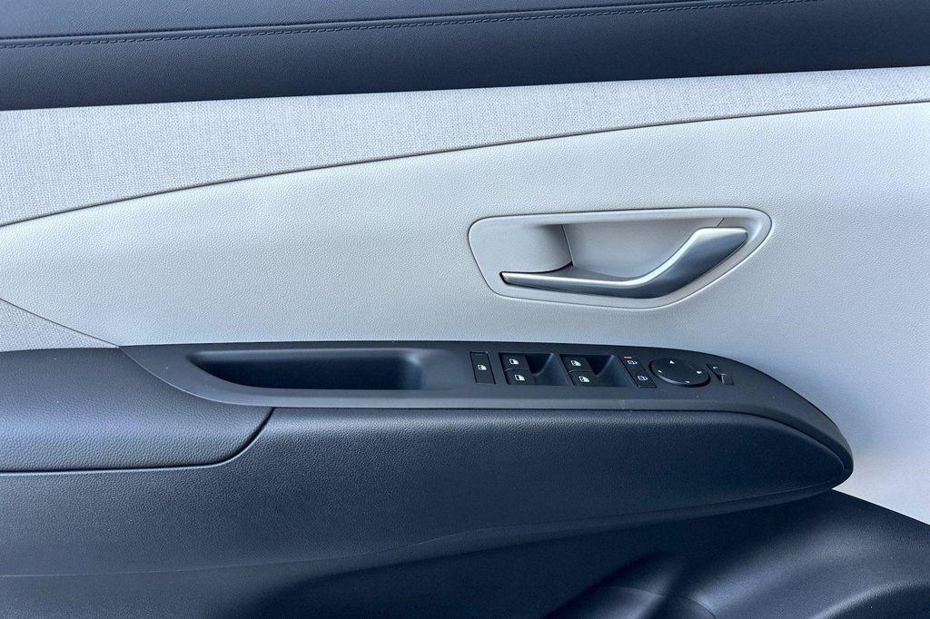 new 2025 Hyundai TUCSON Hybrid car, priced at $32,810