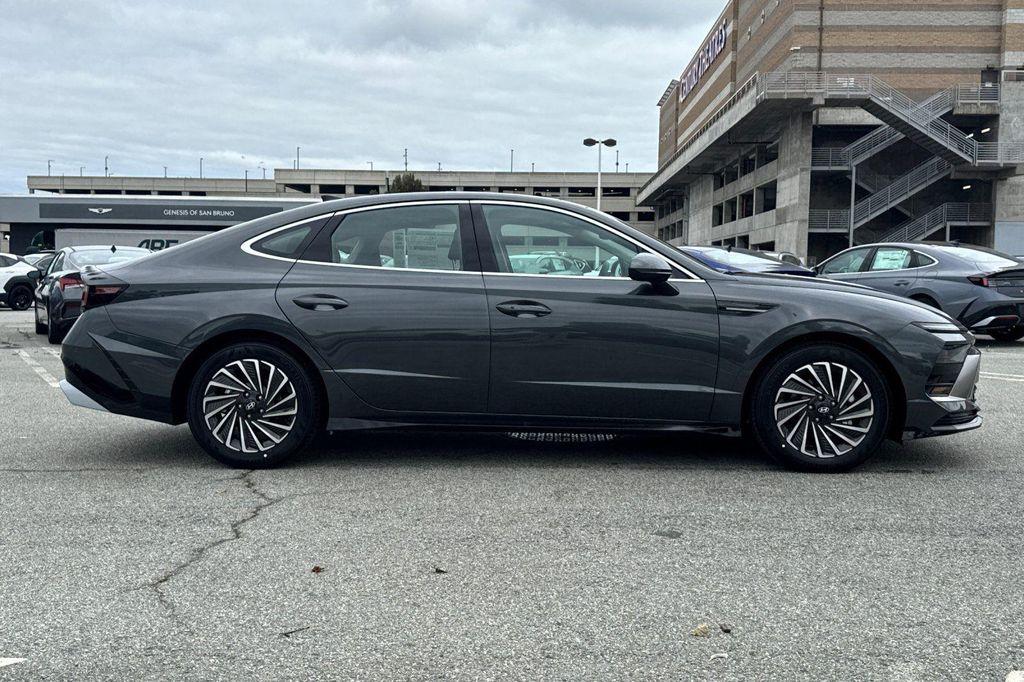 new 2026 Hyundai Sonata Hybrid car, priced at $33,285