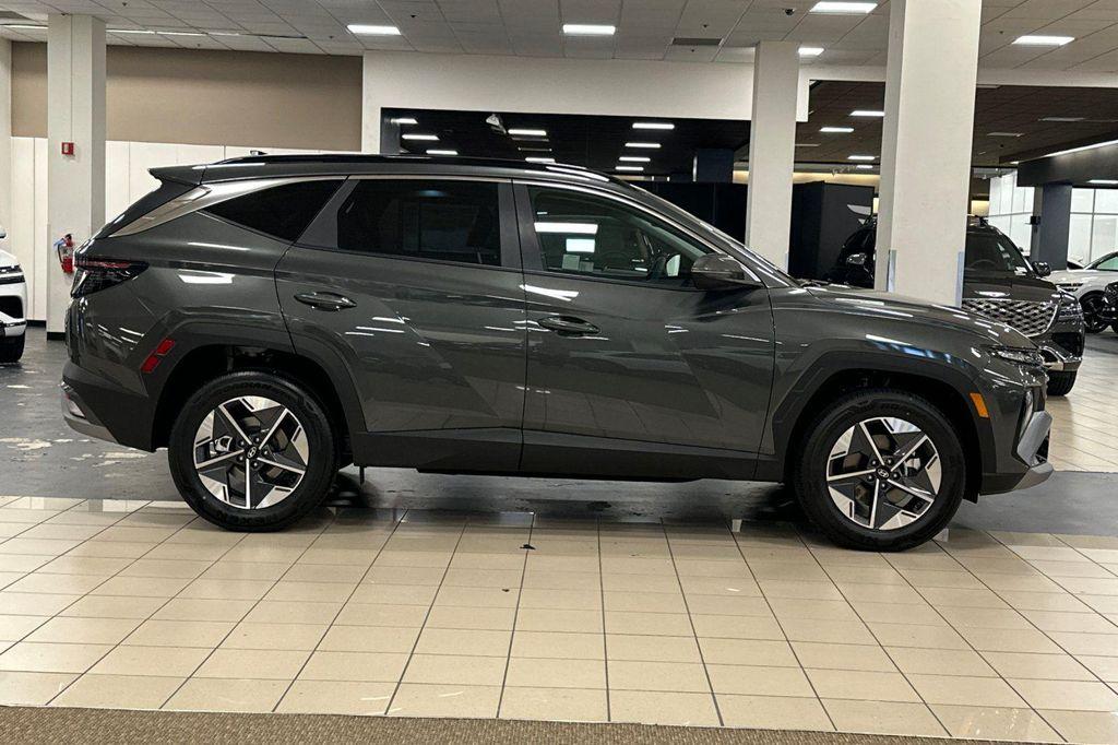 new 2025 Hyundai TUCSON Hybrid car, priced at $32,115