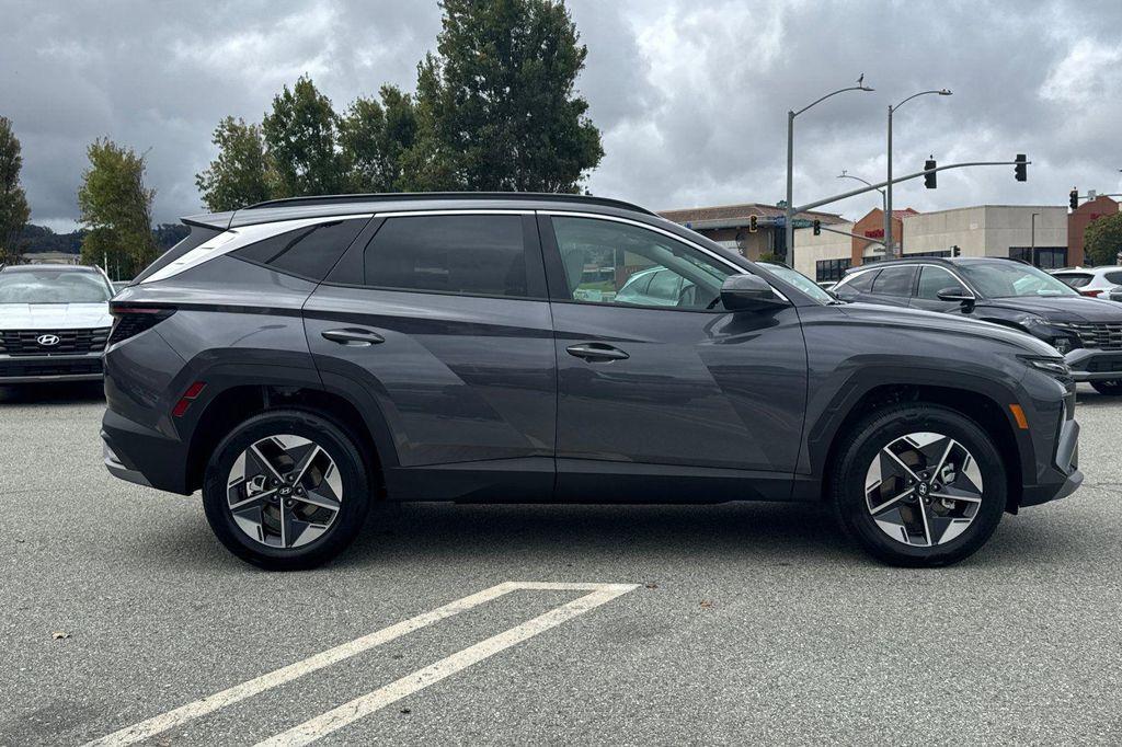 new 2025 Hyundai TUCSON Hybrid car, priced at $33,345