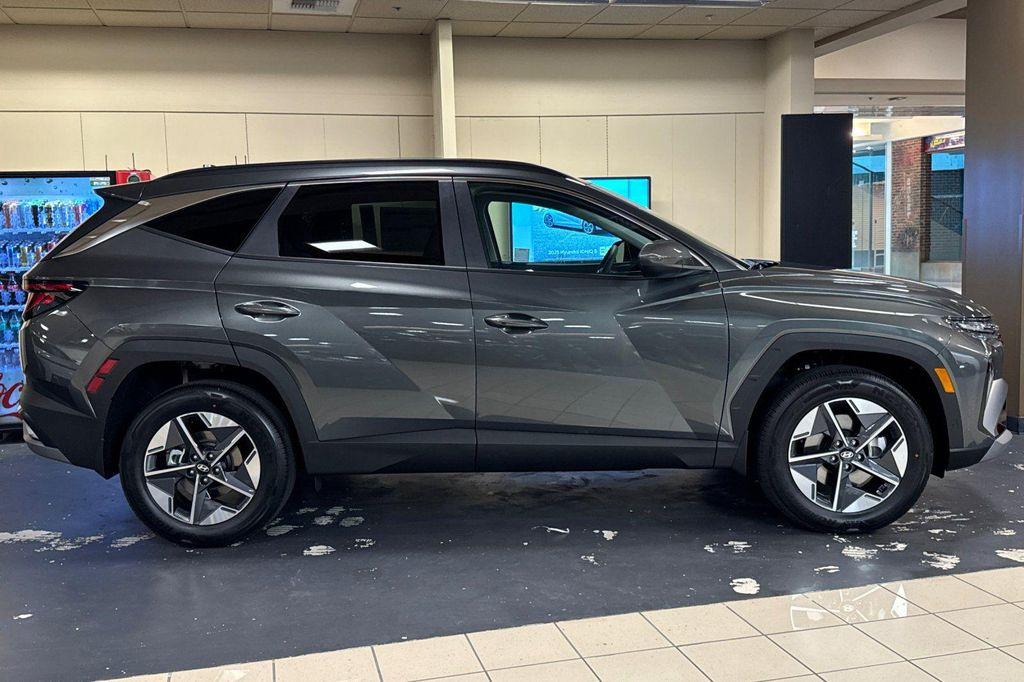 new 2026 Hyundai TUCSON Hybrid car, priced at $31,475