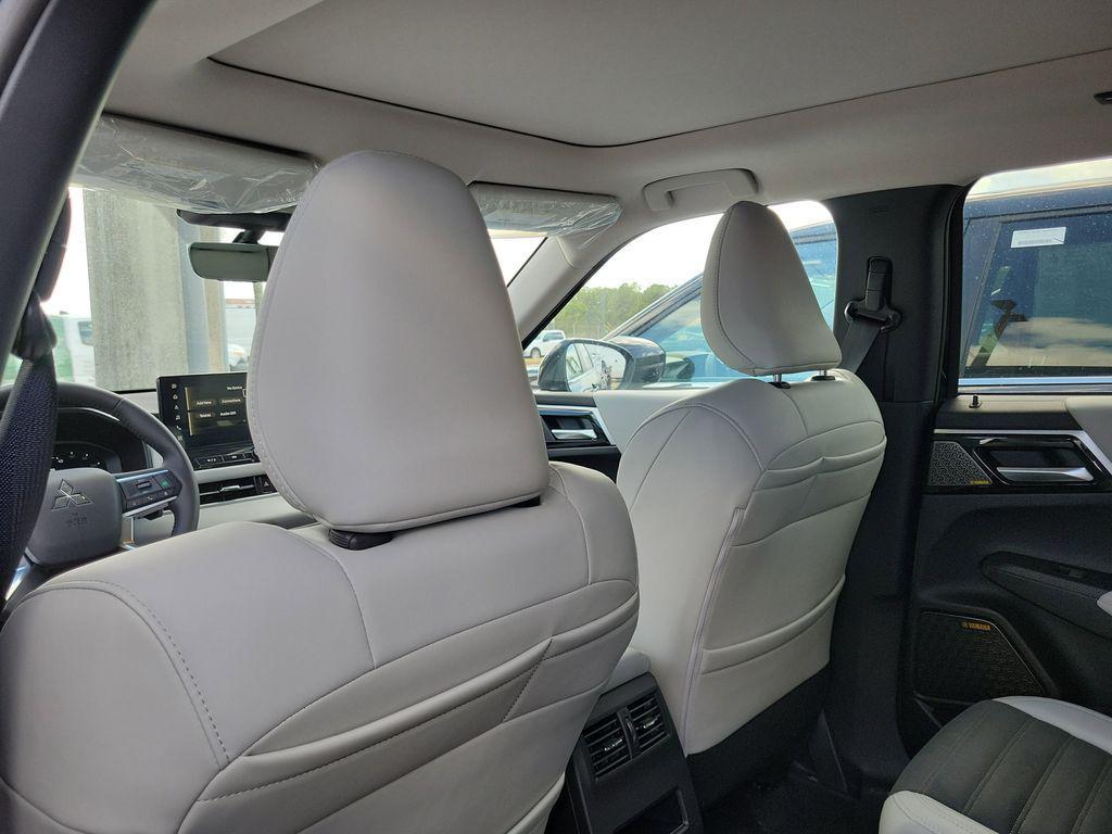 new 2025 Mitsubishi Outlander car, priced at $30,485