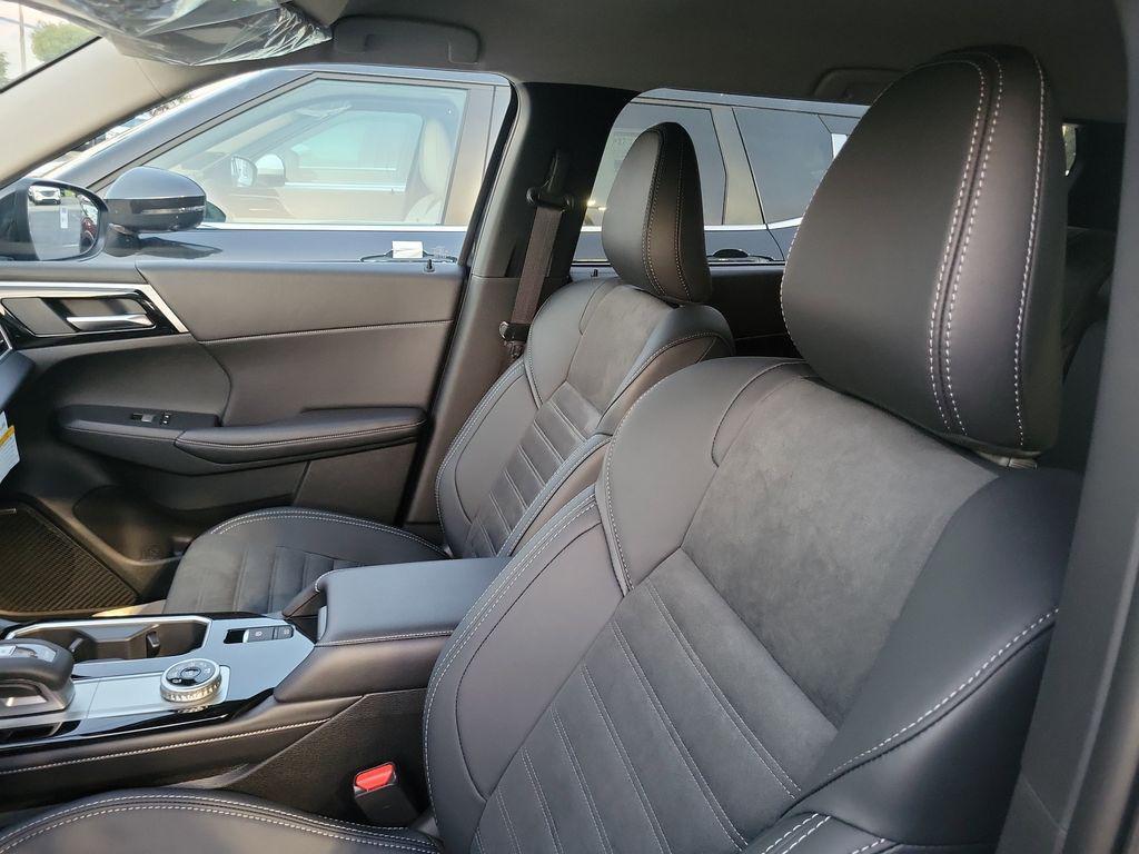 new 2025 Mitsubishi Outlander car, priced at $32,135