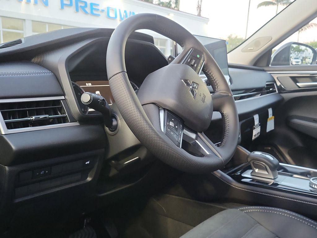 new 2025 Mitsubishi Outlander car, priced at $32,135