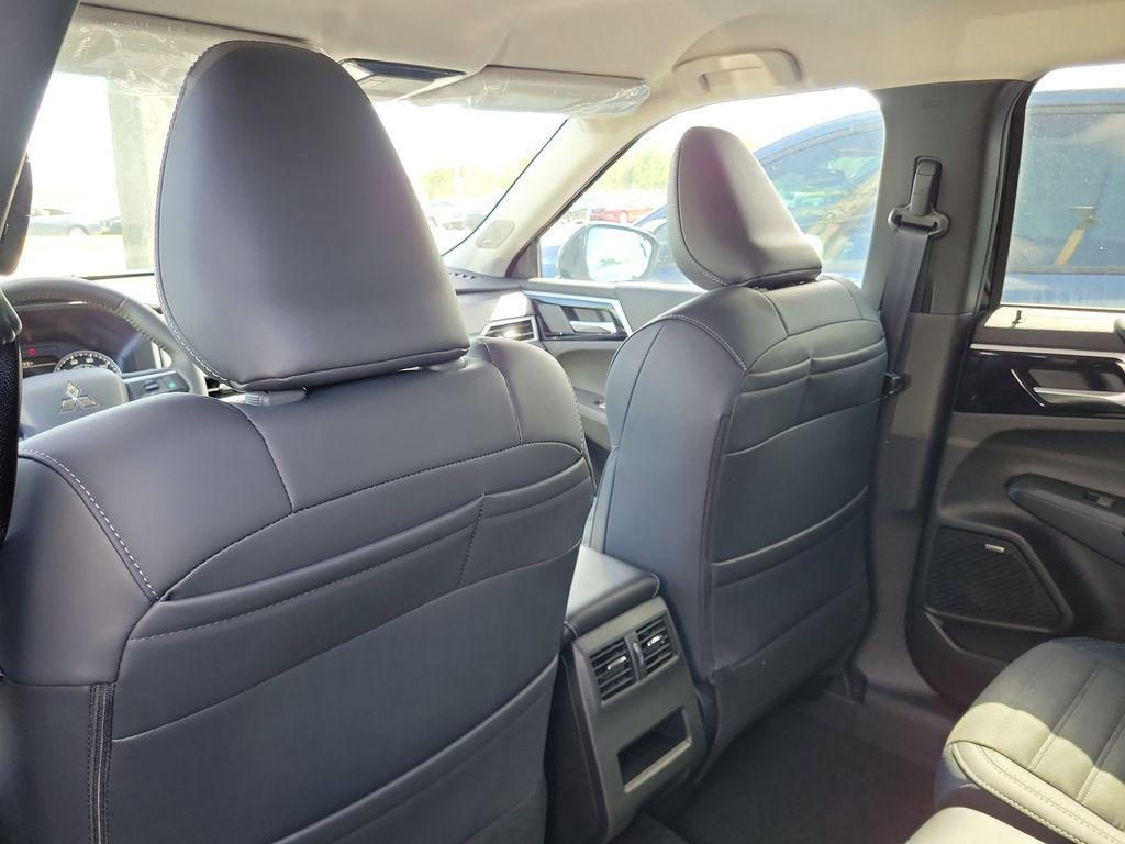 new 2025 Mitsubishi Outlander car, priced at $30,105