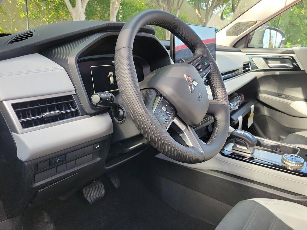 new 2025 Mitsubishi Outlander car, priced at $33,780