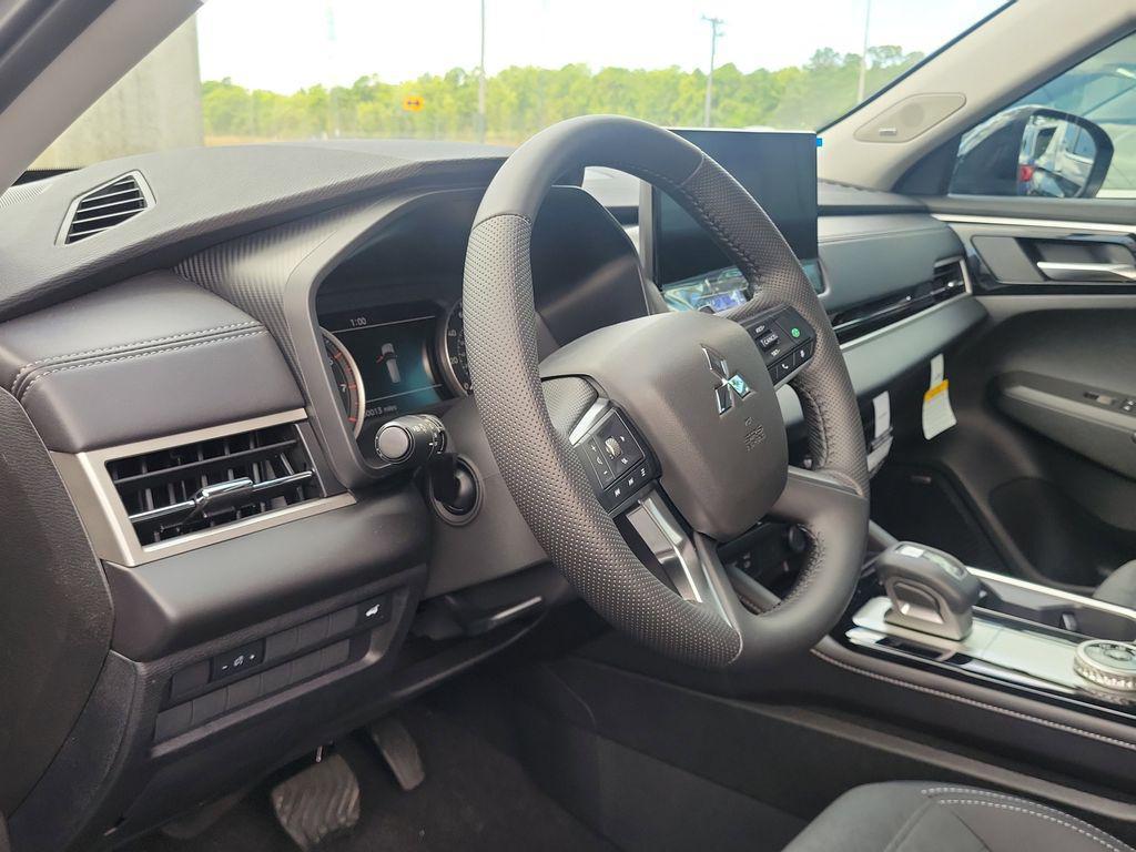new 2025 Mitsubishi Outlander car, priced at $31,105