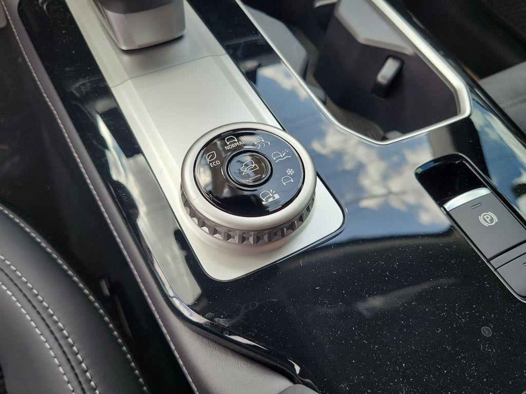 new 2025 Mitsubishi Outlander car, priced at $31,105