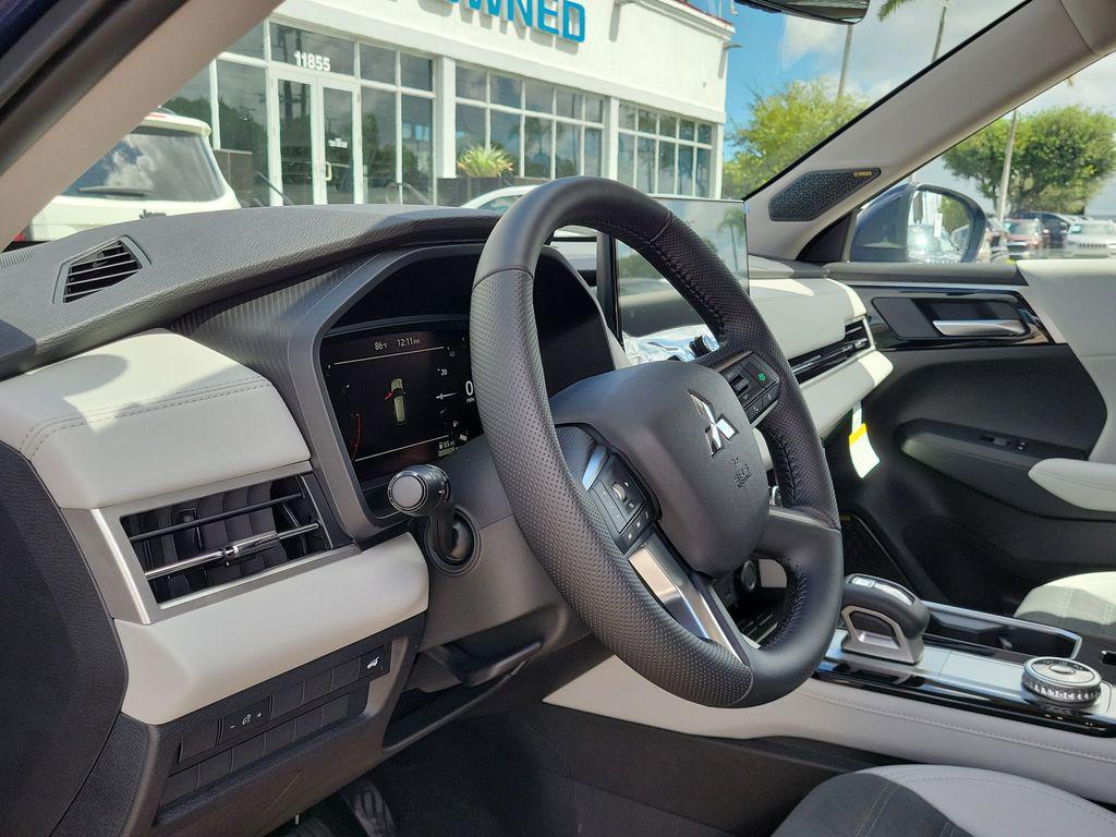 new 2025 Mitsubishi Outlander car, priced at $36,445