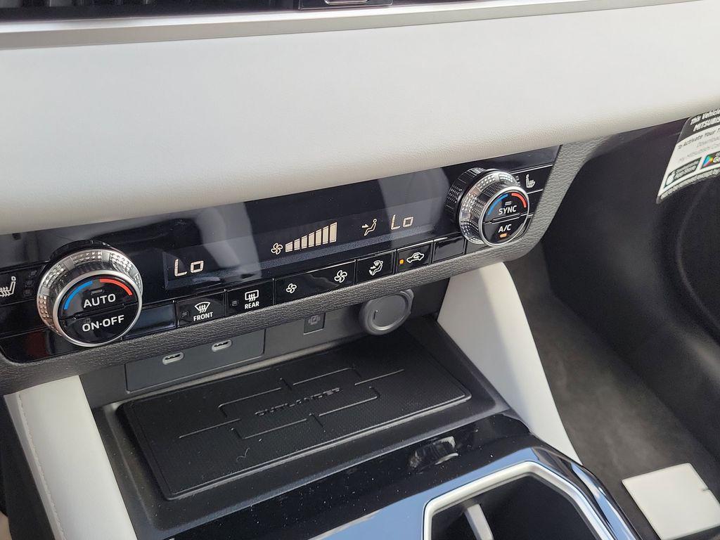 new 2025 Mitsubishi Outlander car, priced at $36,445