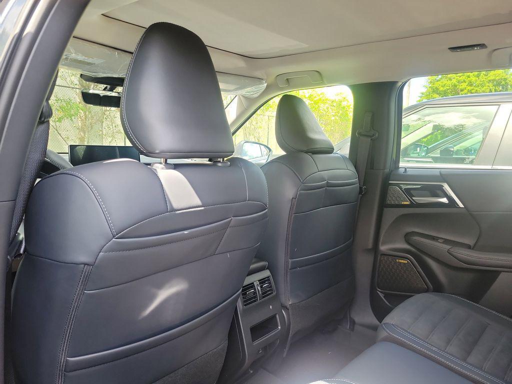 new 2025 Mitsubishi Outlander car, priced at $33,195