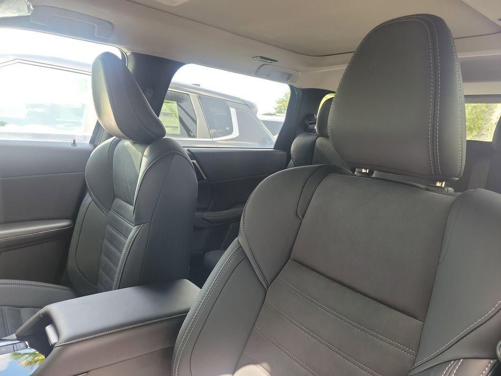 new 2025 Mitsubishi Outlander car, priced at $33,195
