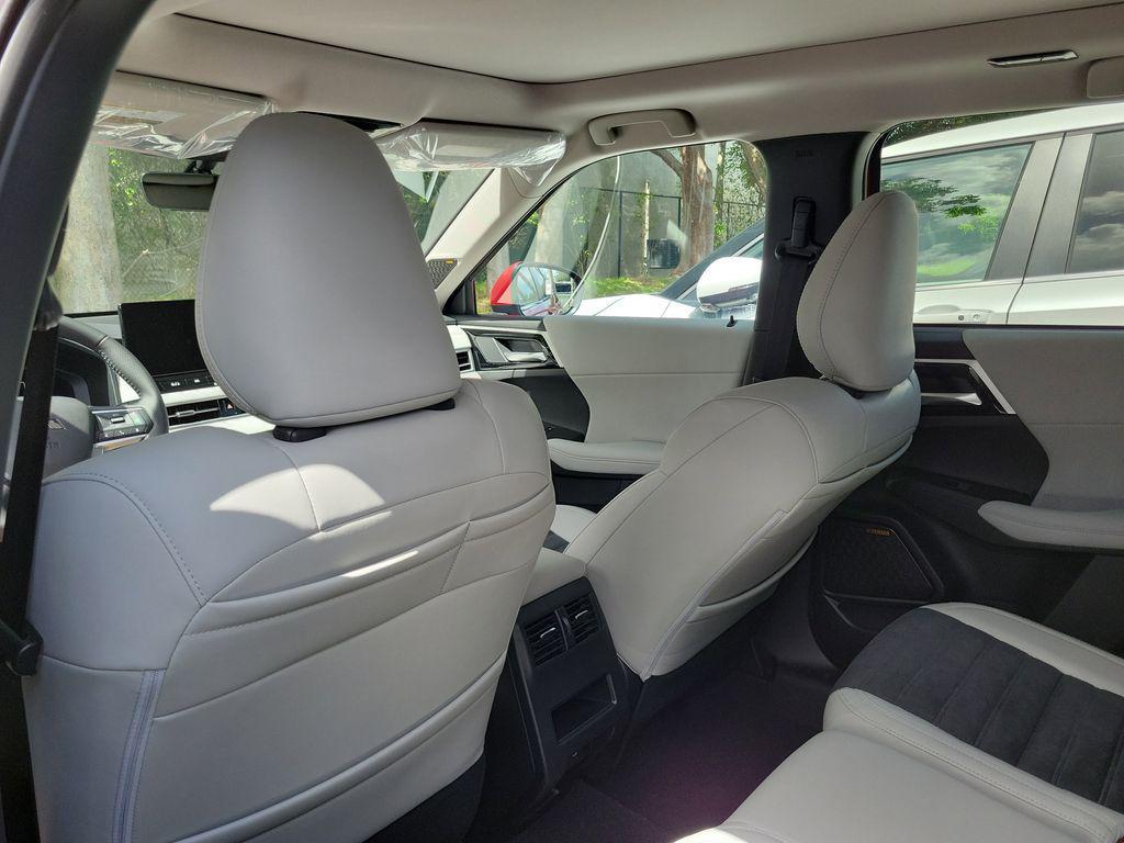 new 2025 Mitsubishi Outlander car, priced at $33,780