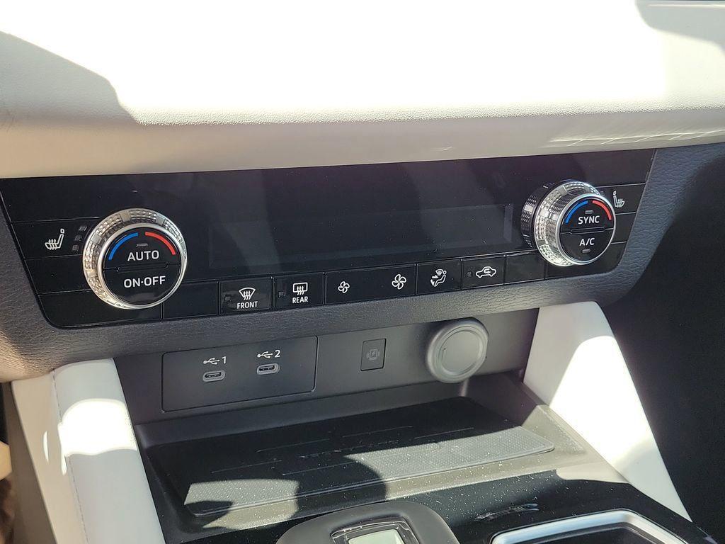 new 2025 Mitsubishi Outlander car, priced at $33,890