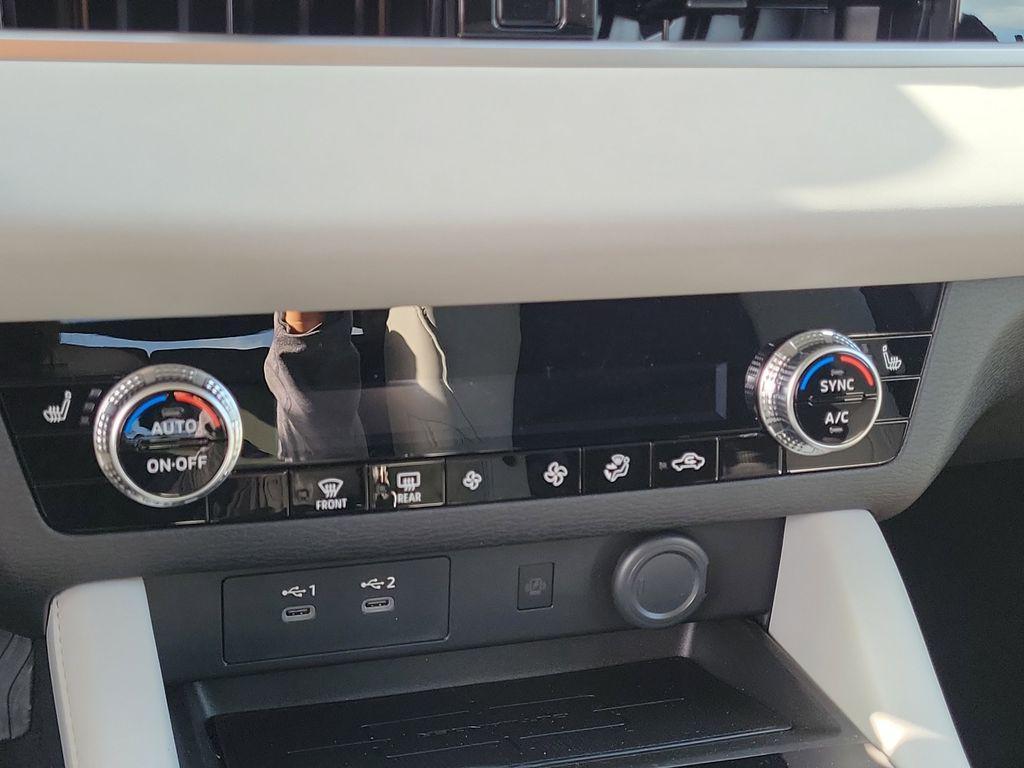 new 2025 Mitsubishi Outlander car, priced at $30,675
