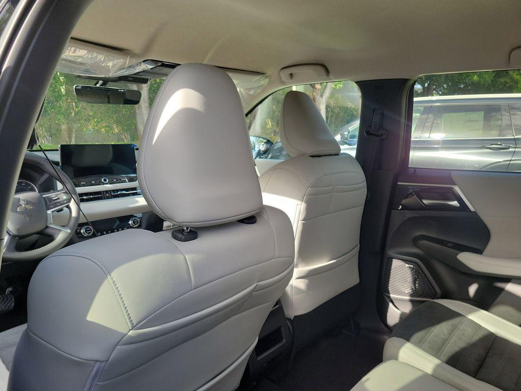 new 2025 Mitsubishi Outlander car, priced at $30,675