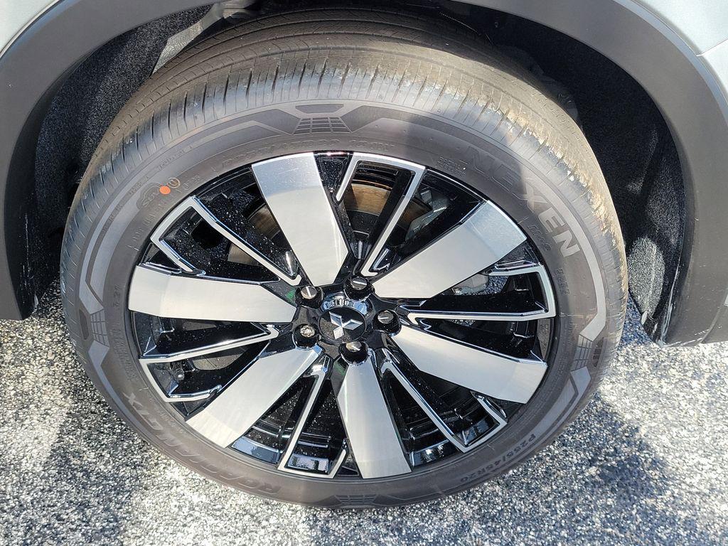 new 2025 Mitsubishi Outlander car, priced at $30,105