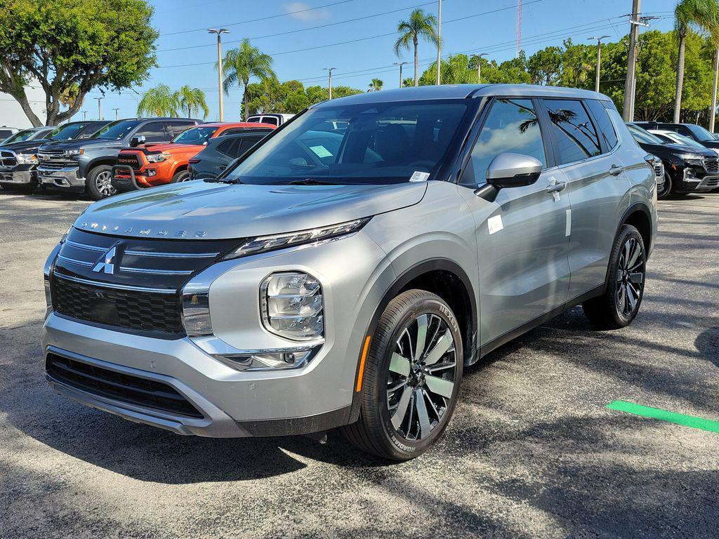 new 2025 Mitsubishi Outlander car, priced at $30,105
