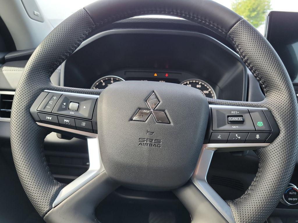 new 2025 Mitsubishi Outlander car, priced at $30,105