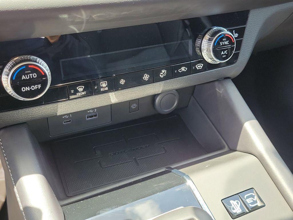 new 2025 Mitsubishi Outlander PHEV car, priced at $38,795