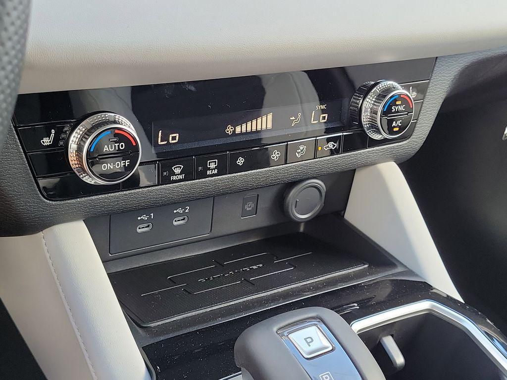 new 2025 Mitsubishi Outlander car, priced at $34,680