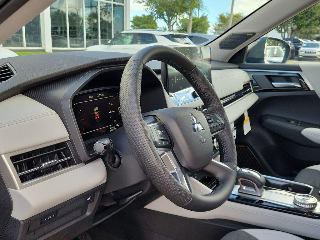 new 2025 Mitsubishi Outlander car, priced at $34,680
