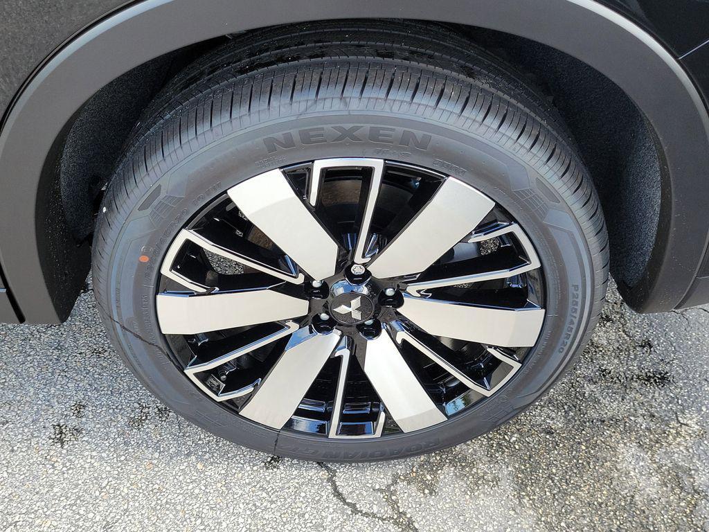 new 2025 Mitsubishi Outlander car, priced at $34,680