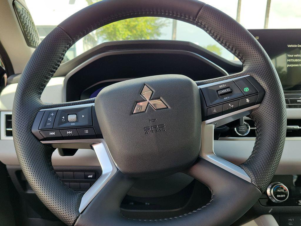 new 2025 Mitsubishi Outlander car, priced at $32,555