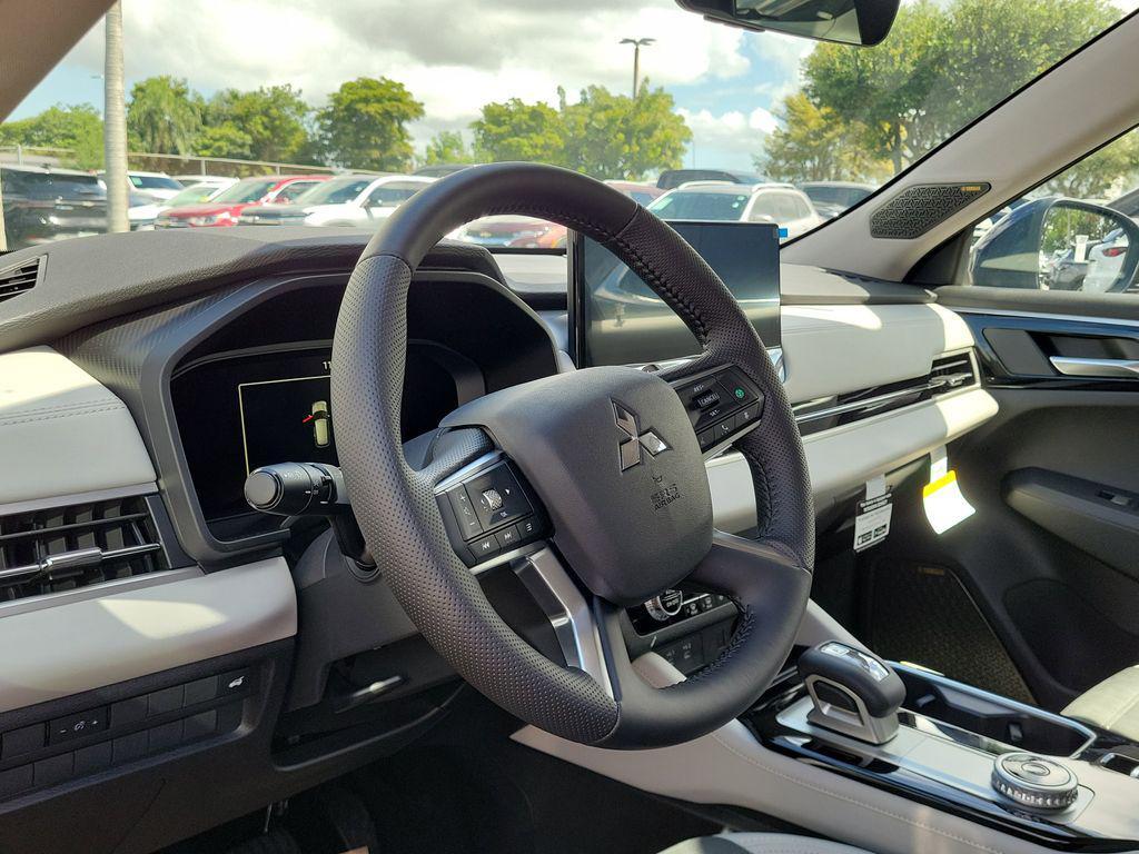 new 2025 Mitsubishi Outlander car, priced at $32,555