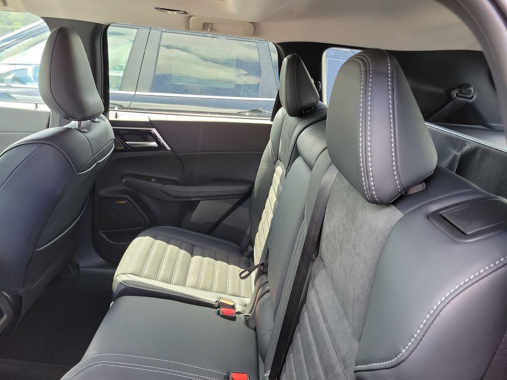 new 2025 Mitsubishi Outlander car, priced at $30,485