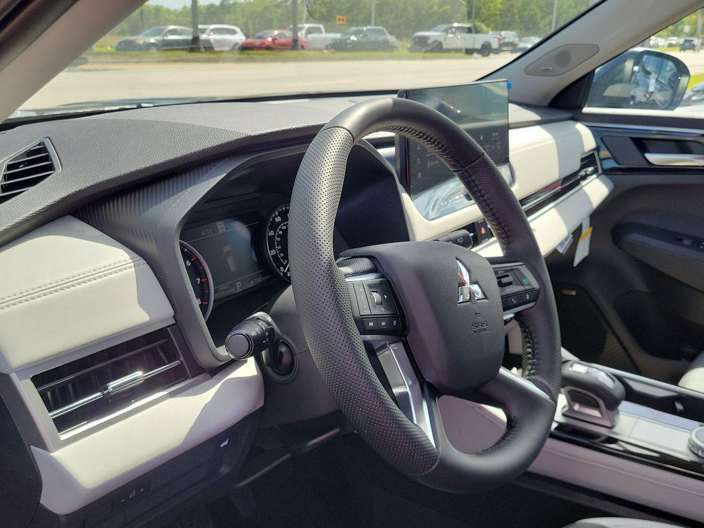 new 2025 Mitsubishi Outlander car, priced at $32,380