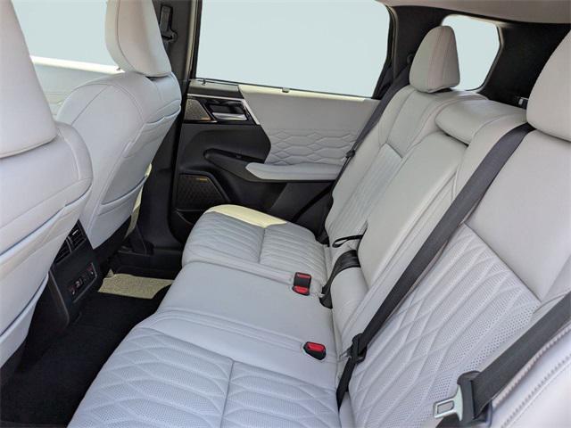 new 2025 Mitsubishi Outlander car, priced at $38,711