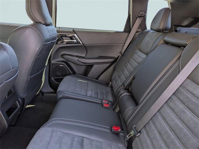 new 2025 Mitsubishi Outlander car, priced at $29,160