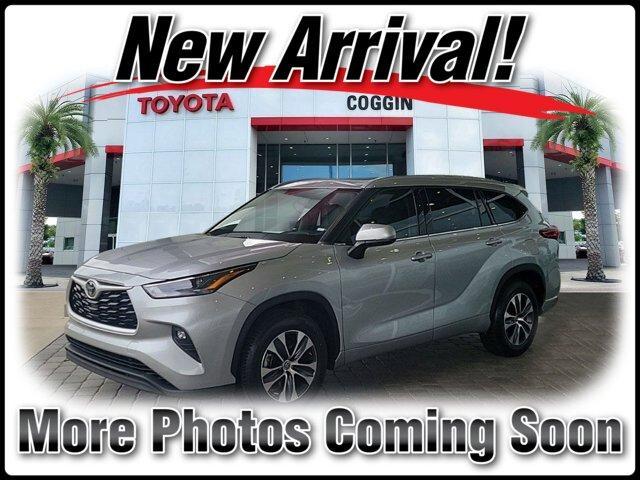 used 2022 Toyota Highlander car, priced at $32,582