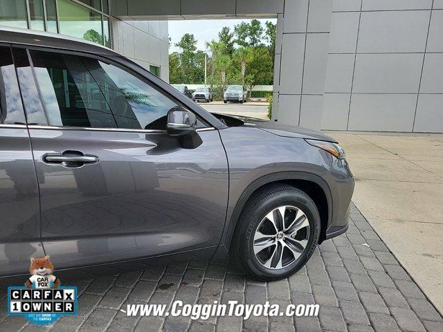 used 2022 Toyota Highlander car, priced at $33,881