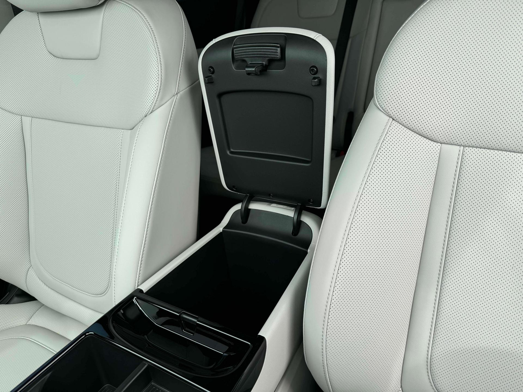 new 2025 Hyundai TUCSON Hybrid car, priced at $37,440