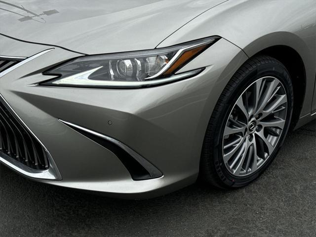 used 2020 Lexus ES 300h car, priced at $30,400